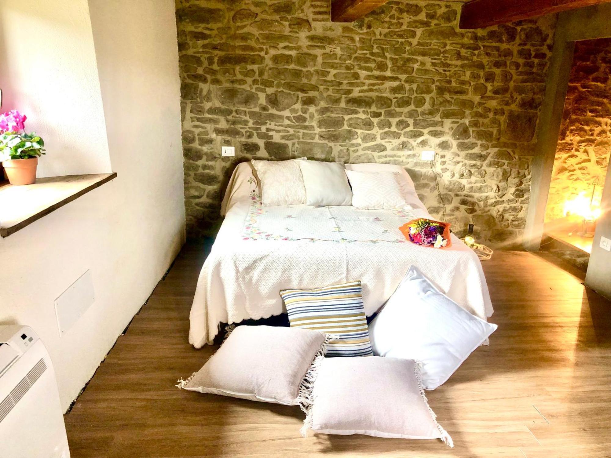 Bio Agriturismo Alba Etrusca Di Cortona - Organic Farmhouse- Appartamento Lavanda-Appartamento Rosmarino - Vasca Idromassaggio Esterna Poggioni Buitenkant foto